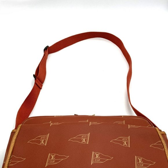 LOUIS VUITTON Orange Leather Shoulder Bag - Picture 6 of 16